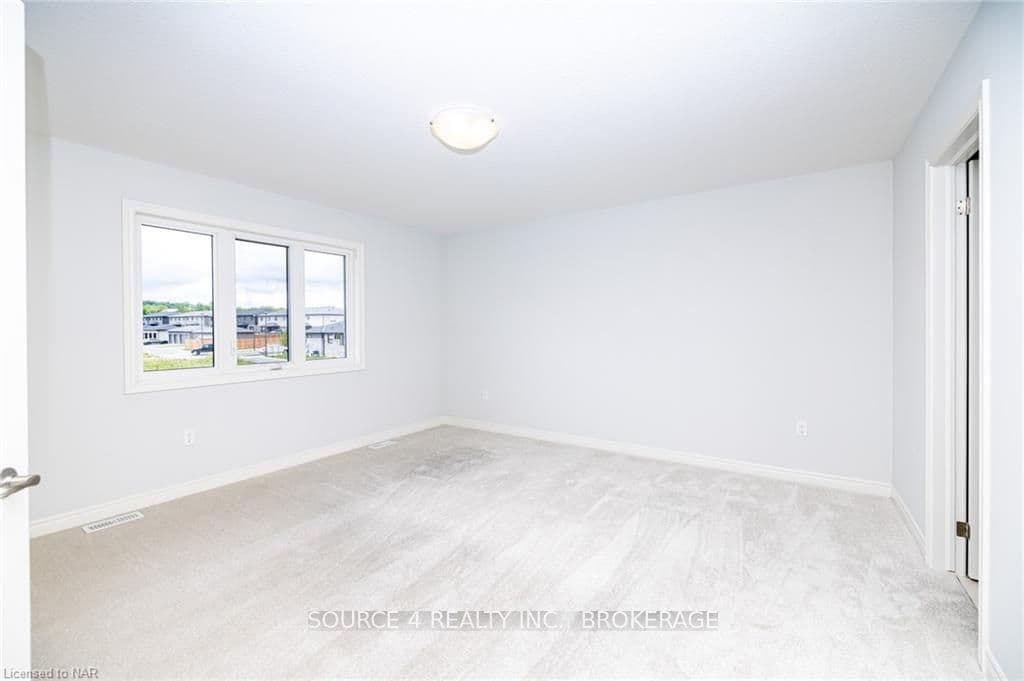 140 SUSAN Drive photo 22
