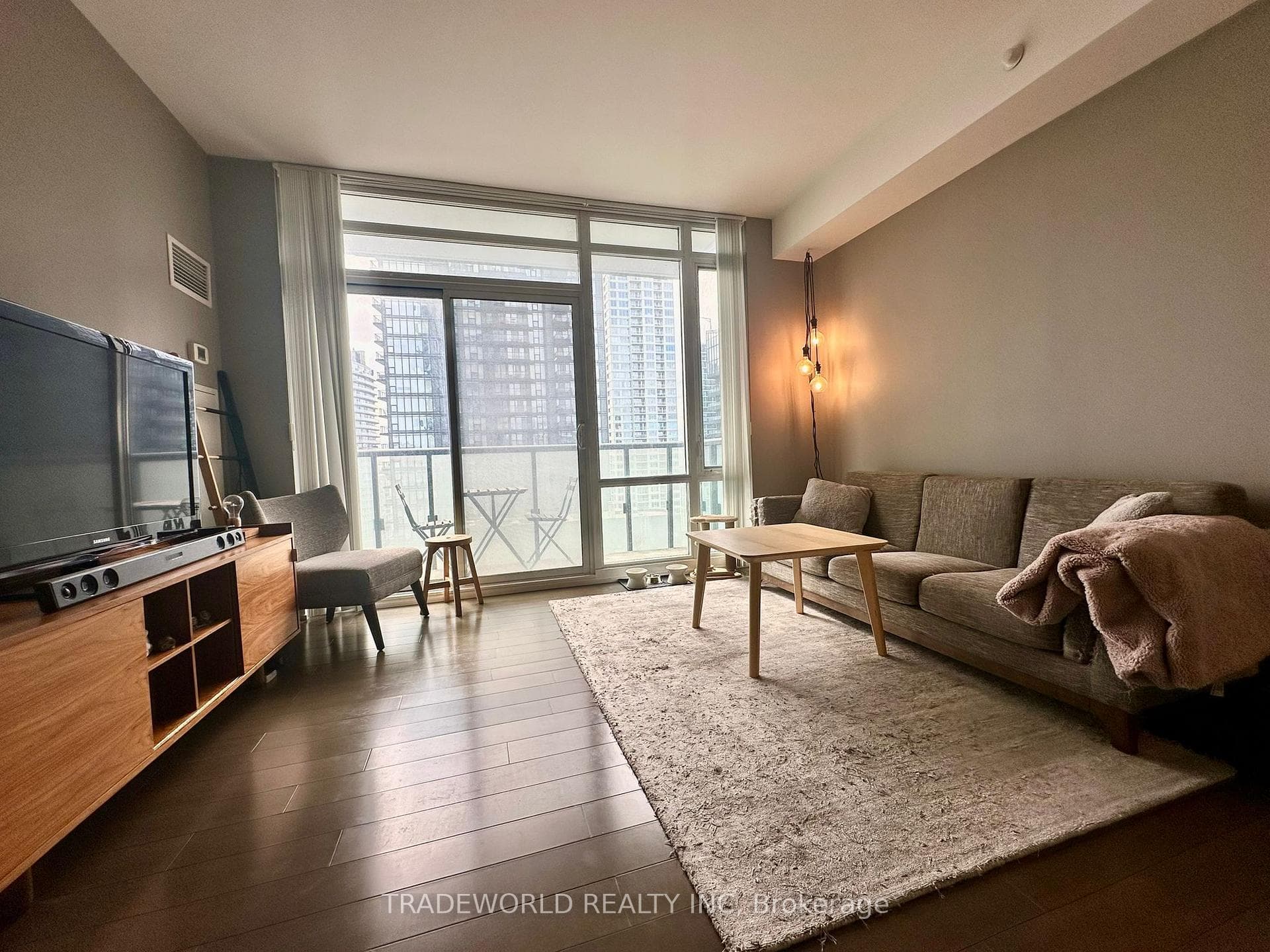 170 Fort York Boulevard Unit 1310 photo 3