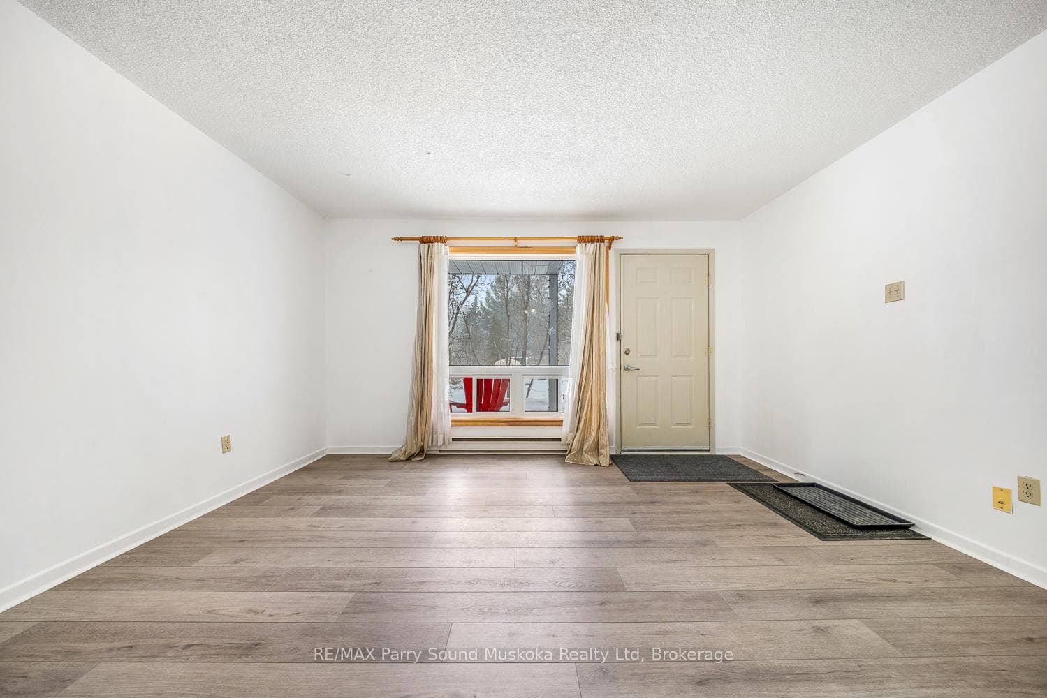 1 Georgian Bay Avenue Unit 105 photo 3
