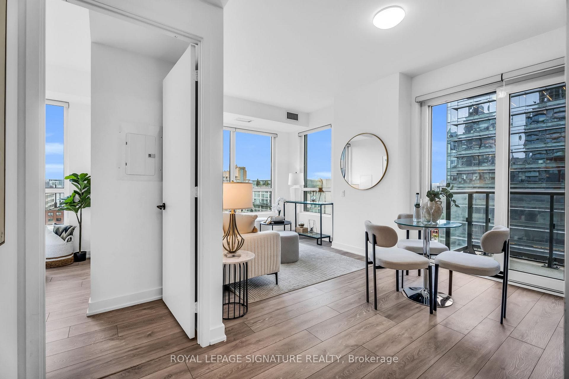 108 Peter Street Unit 1523 photo 7