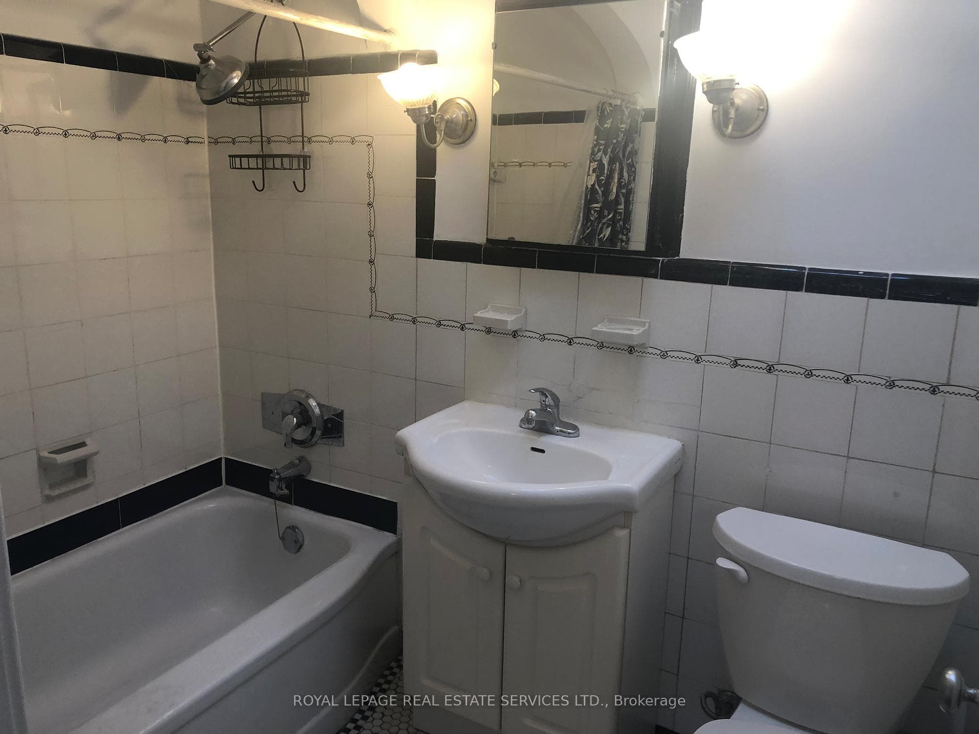 1758 Avenue Road Unit Upper photo 7