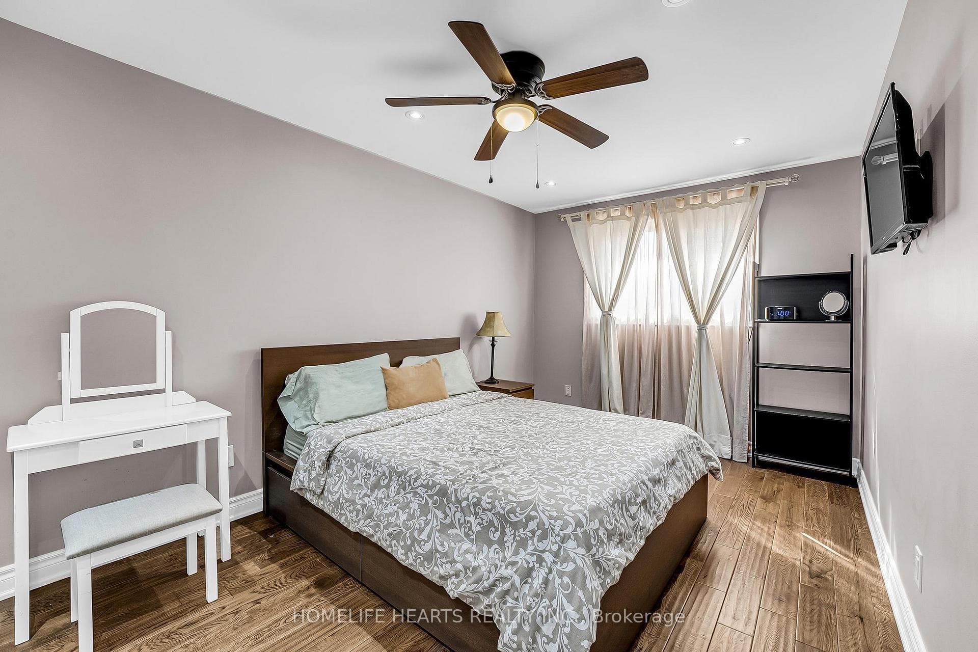 764 Embassy Avenue photo 12