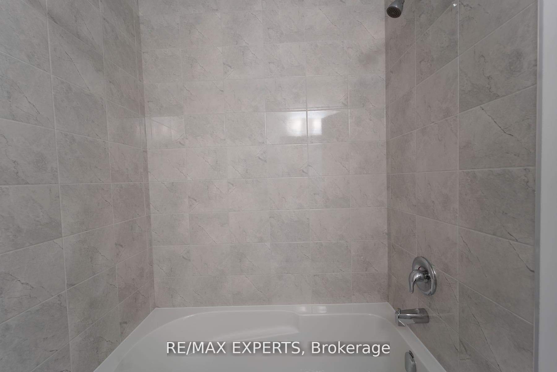 135 Granville Crescent photo 30