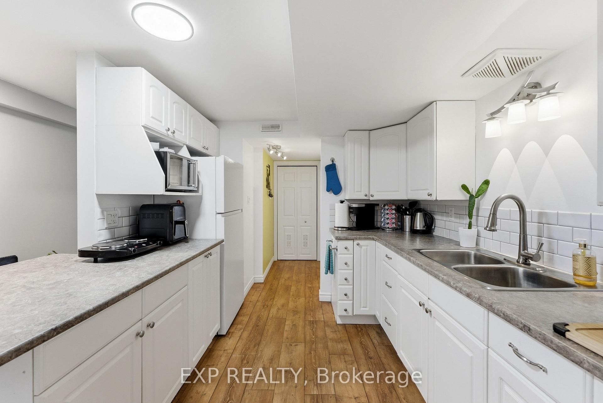 56 Graham Street photo 33