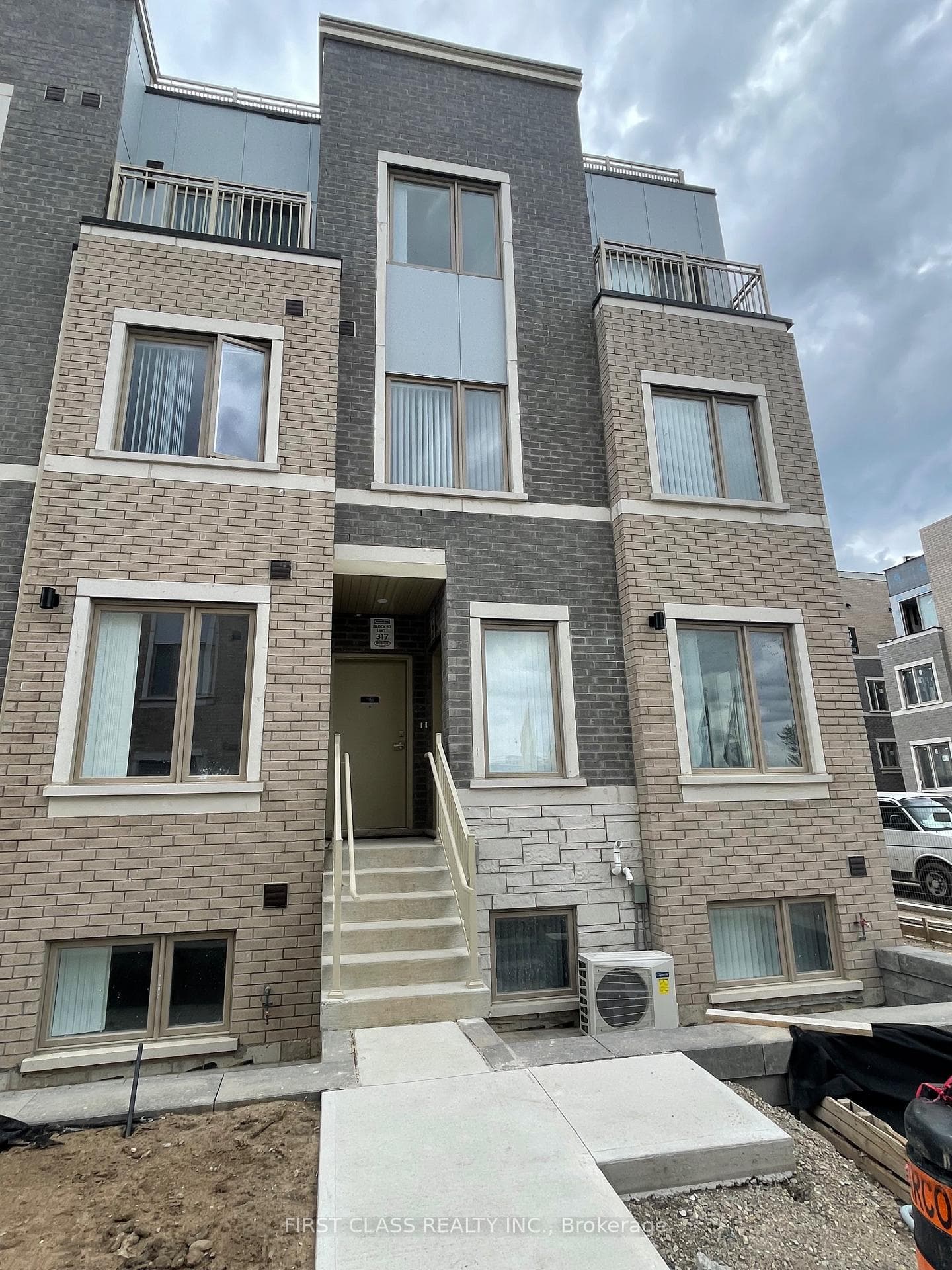 151 Honeycrisp Crescent Unit 170 photo 2