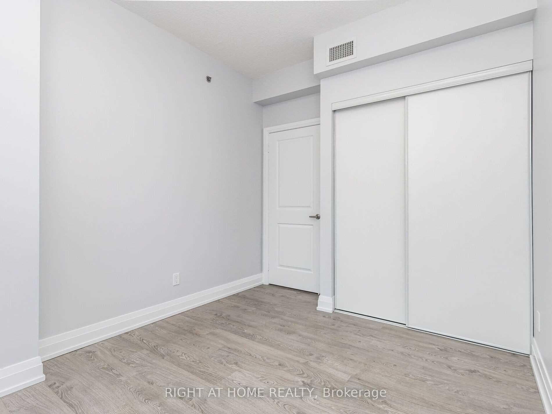 65 Speers Road Unit 203 photo 17