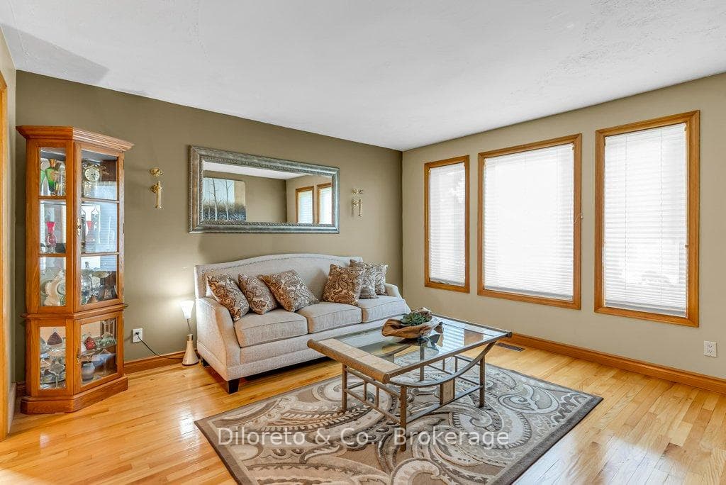 28 Foxwood Crescent photo 6