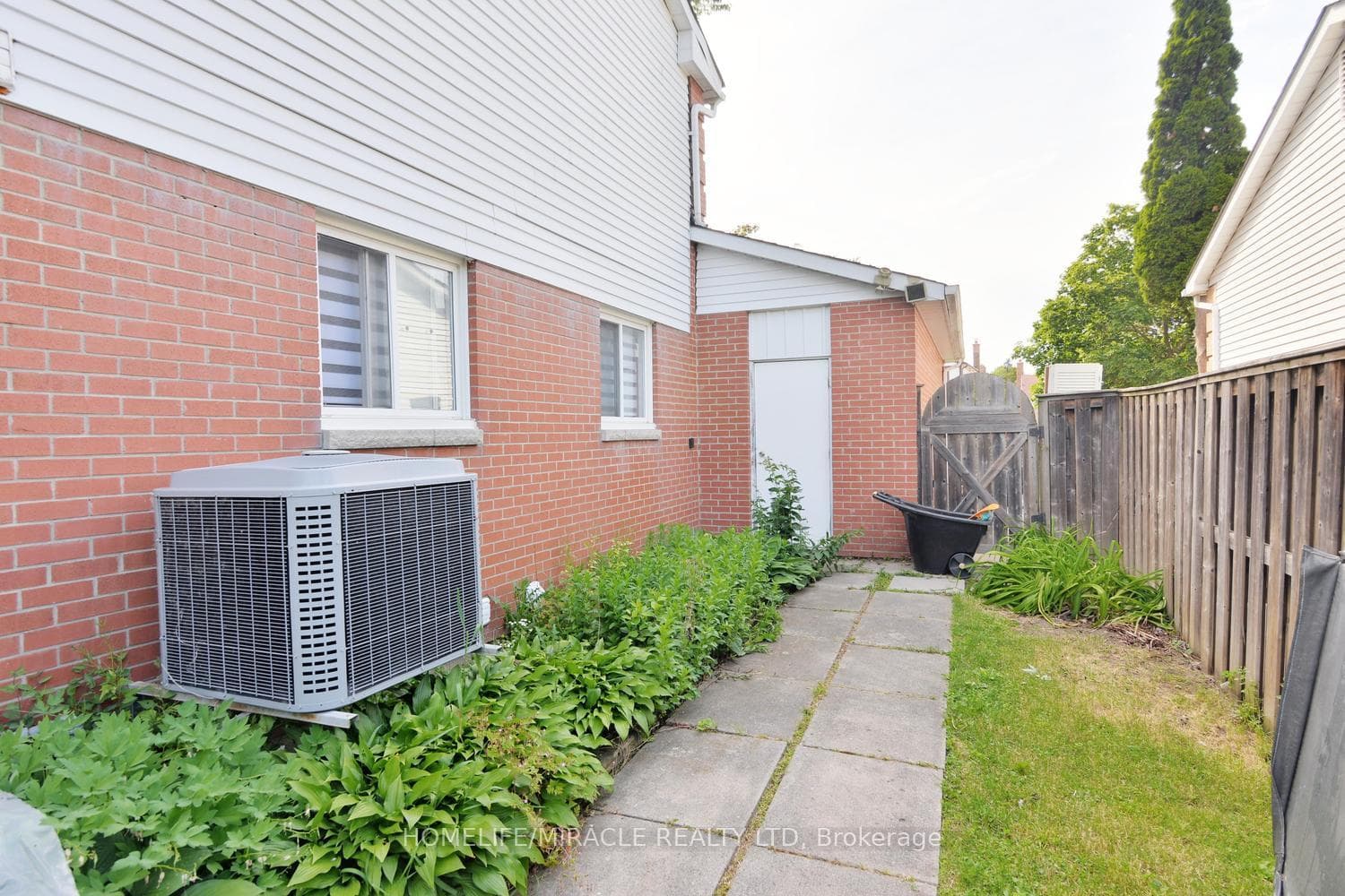 80 Jill Crescent photo 49