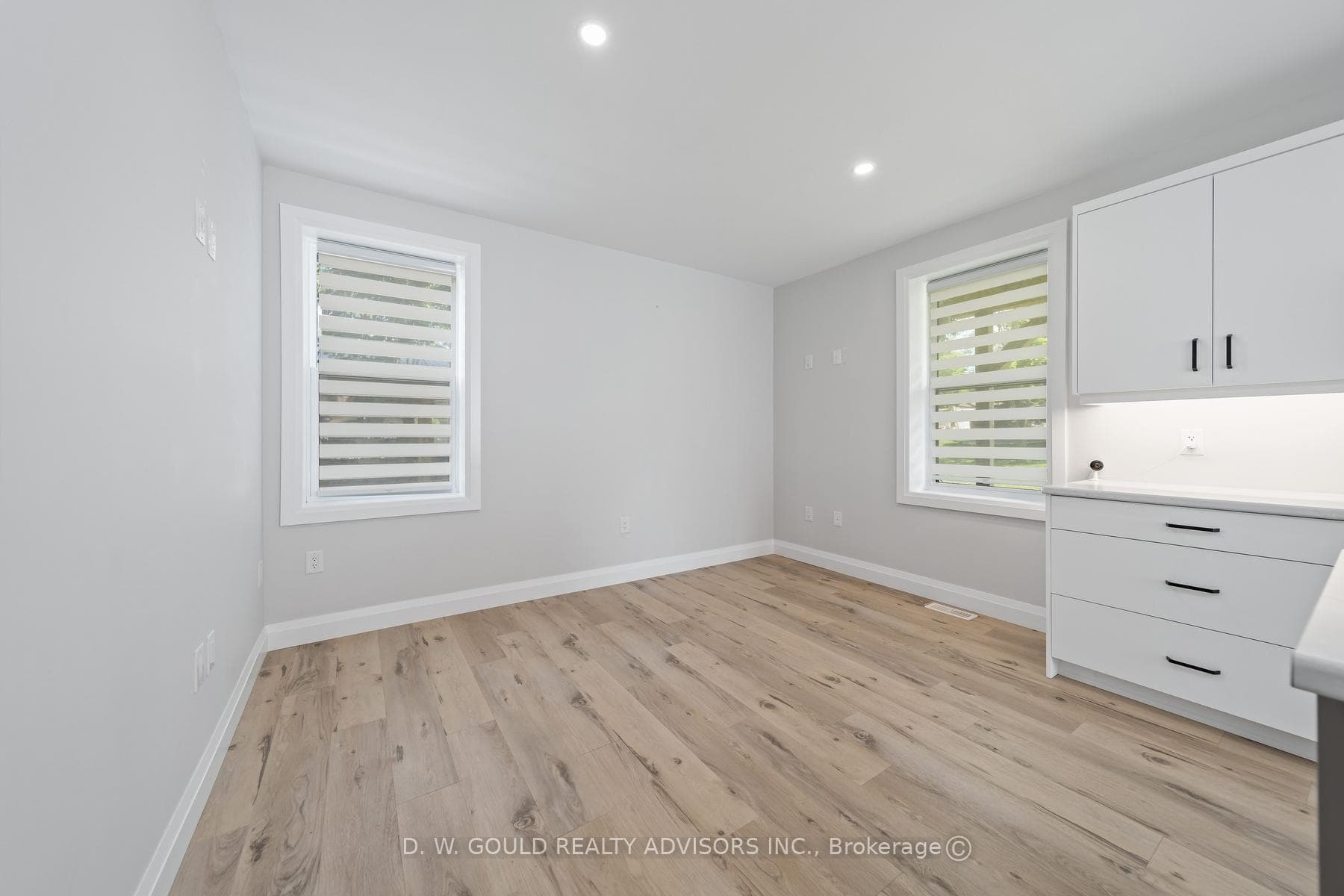 330 William Street photo 28