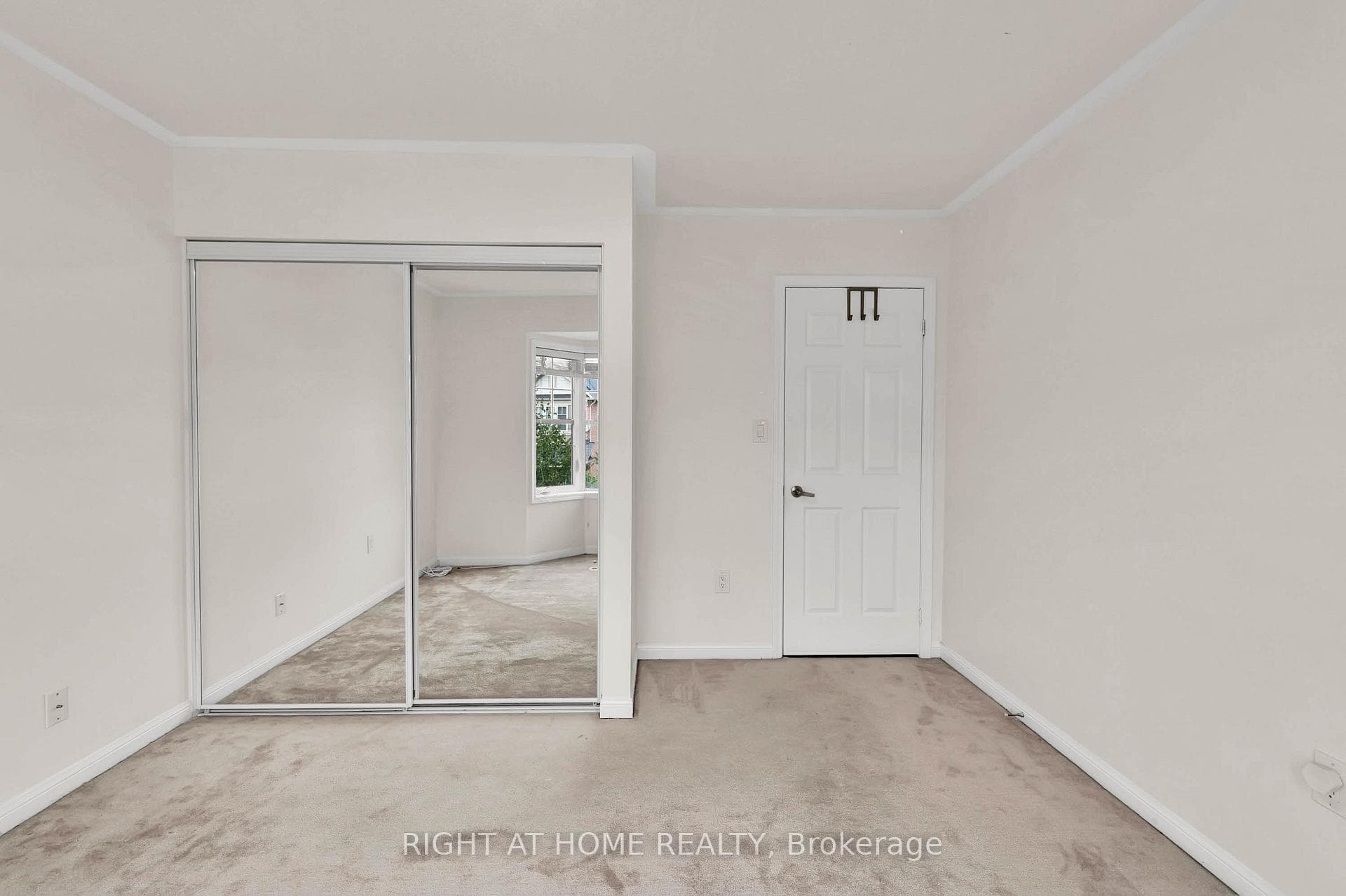884 Mcewan Drive photo 23