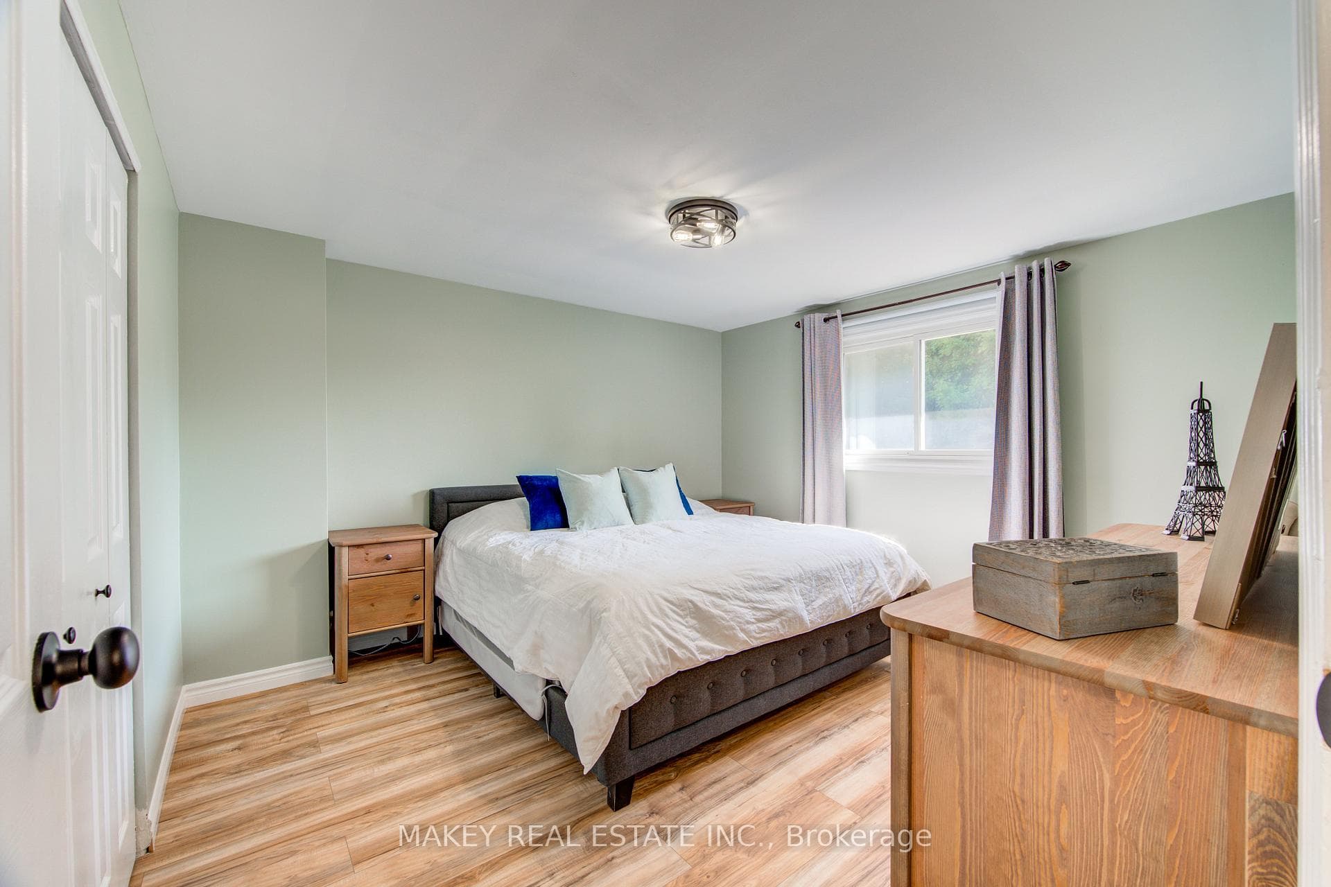 410 Odlum Drive photo 24