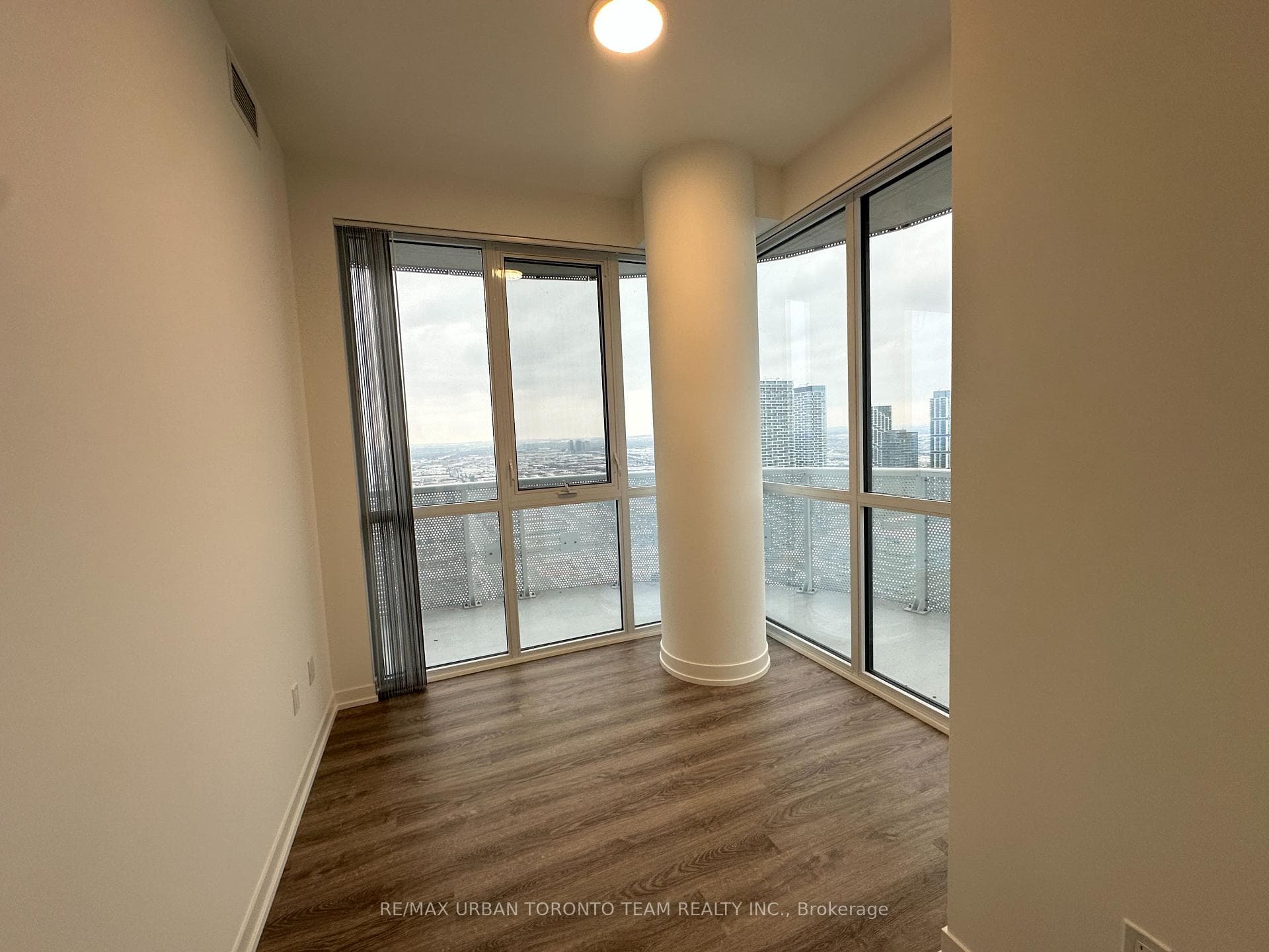 8 Interchange Way Unit 4906 photo 9