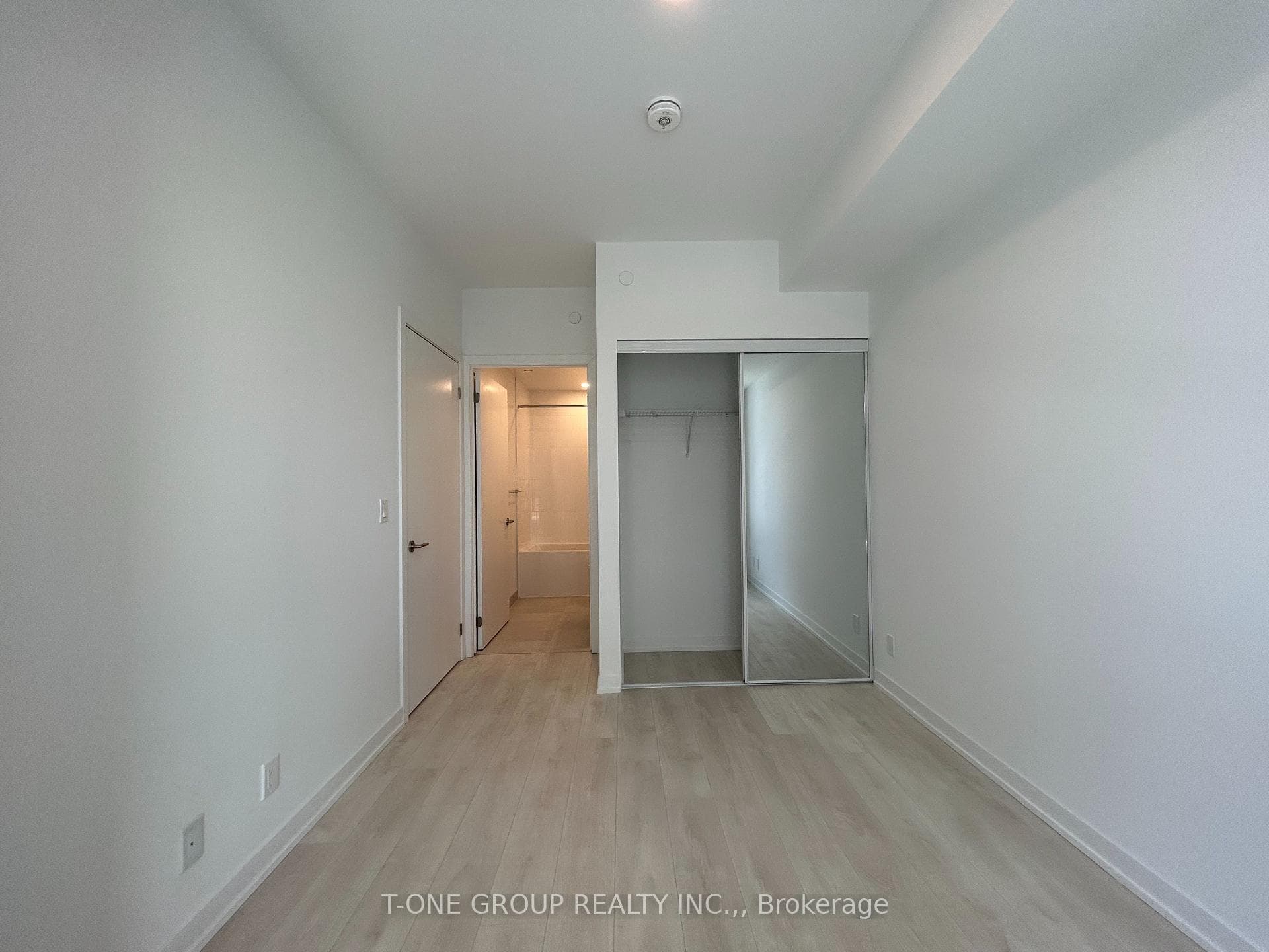 7950 Bathurst Street Unit 802 photo 9