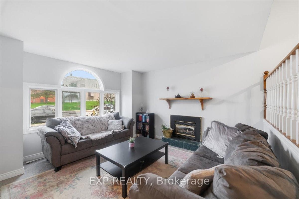 160 Davis Street photo 5