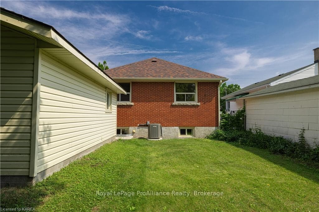 52 CARRUTHERS Avenue photo 40