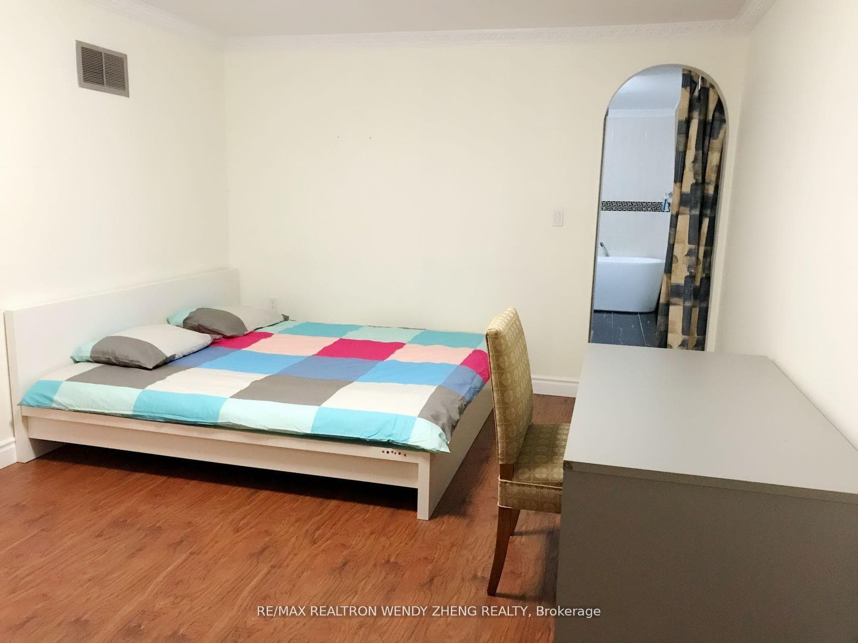 21 Raynes Crescent photo 9