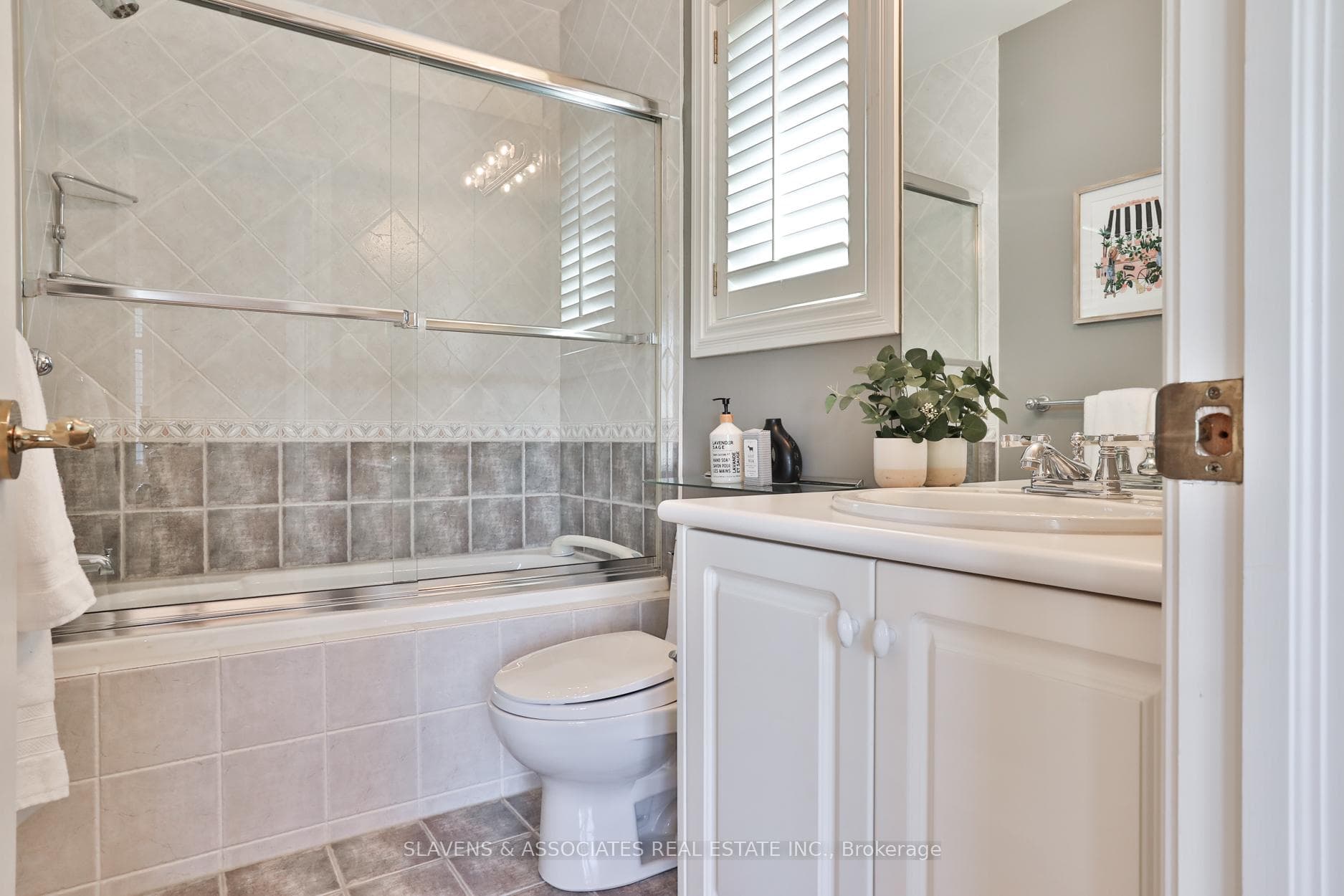 523 Fairlawn Avenue photo 25