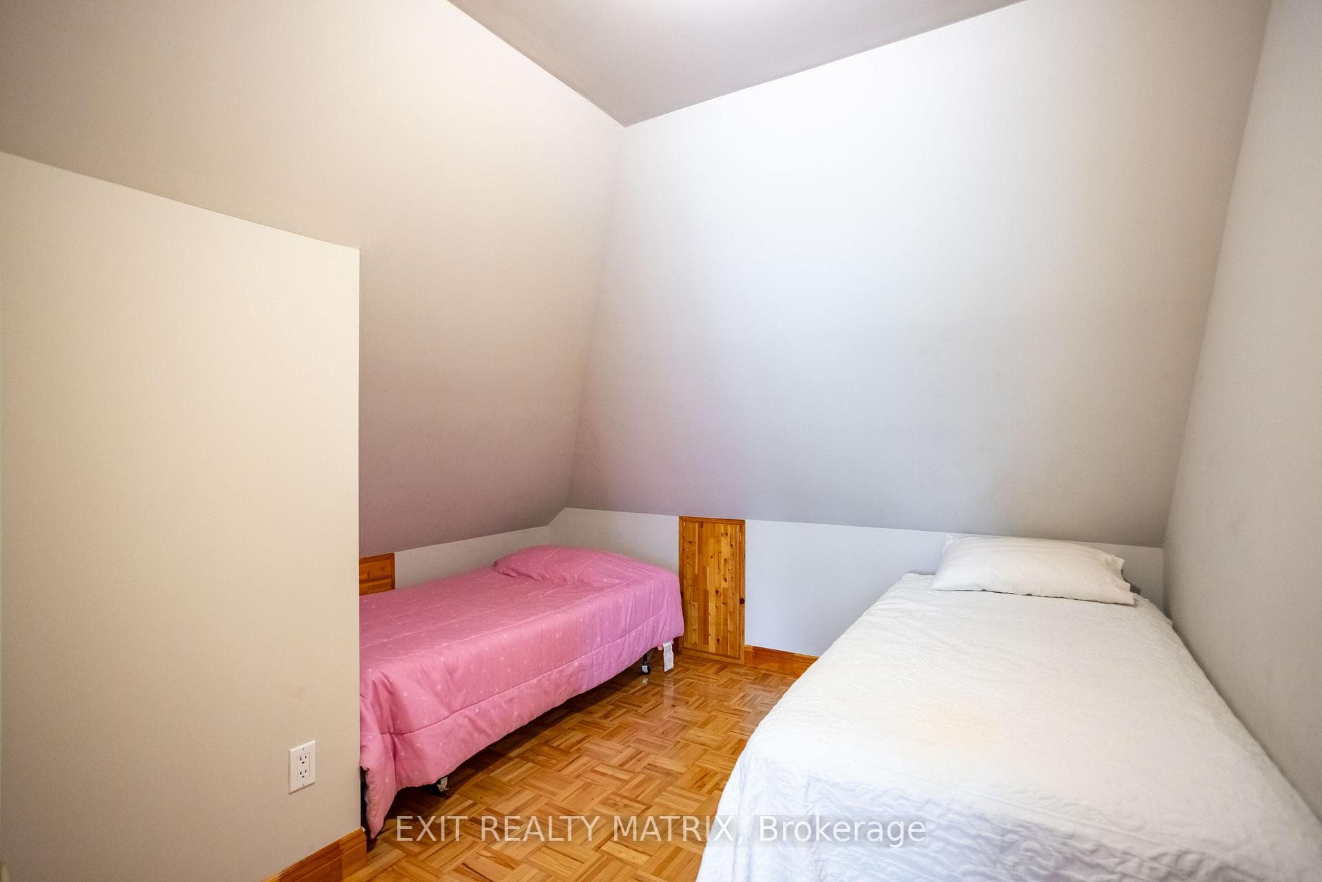 2392 8th Line Road photo 38