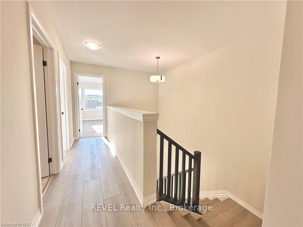 47 SAFFRON Way photo 12