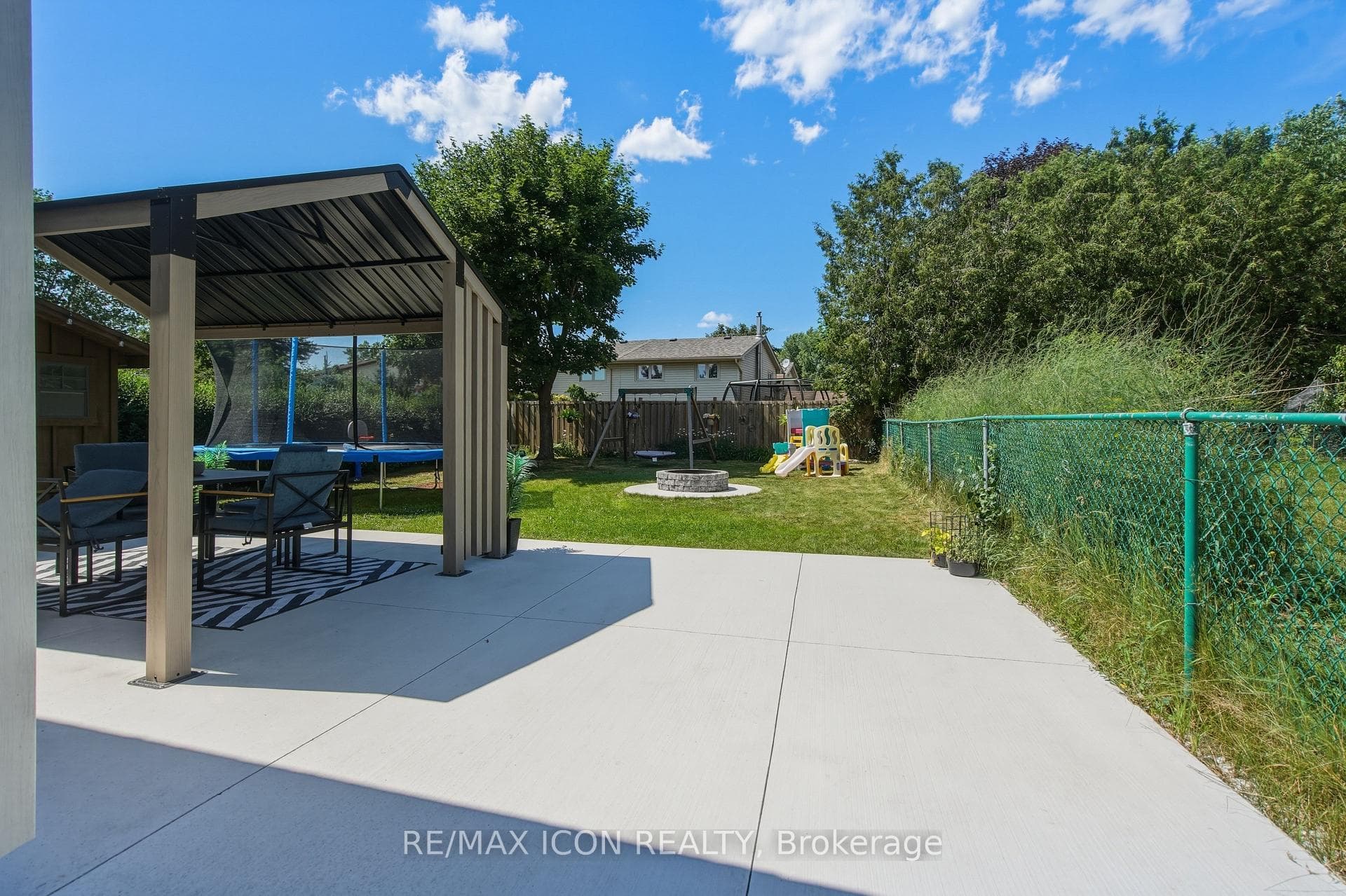 107 Rosamond Crescent photo 27