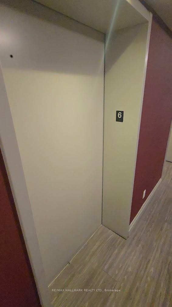 30 Meadowglen Place Unit 612 photo 5