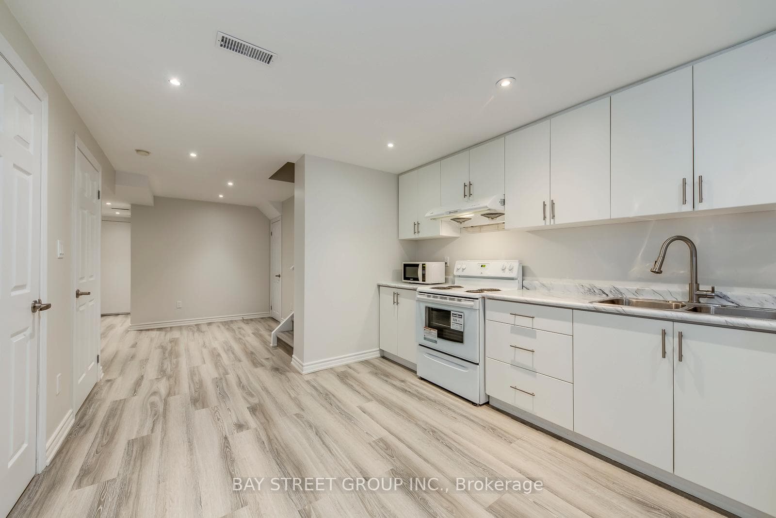 929 Ledbury Crescent photo 30