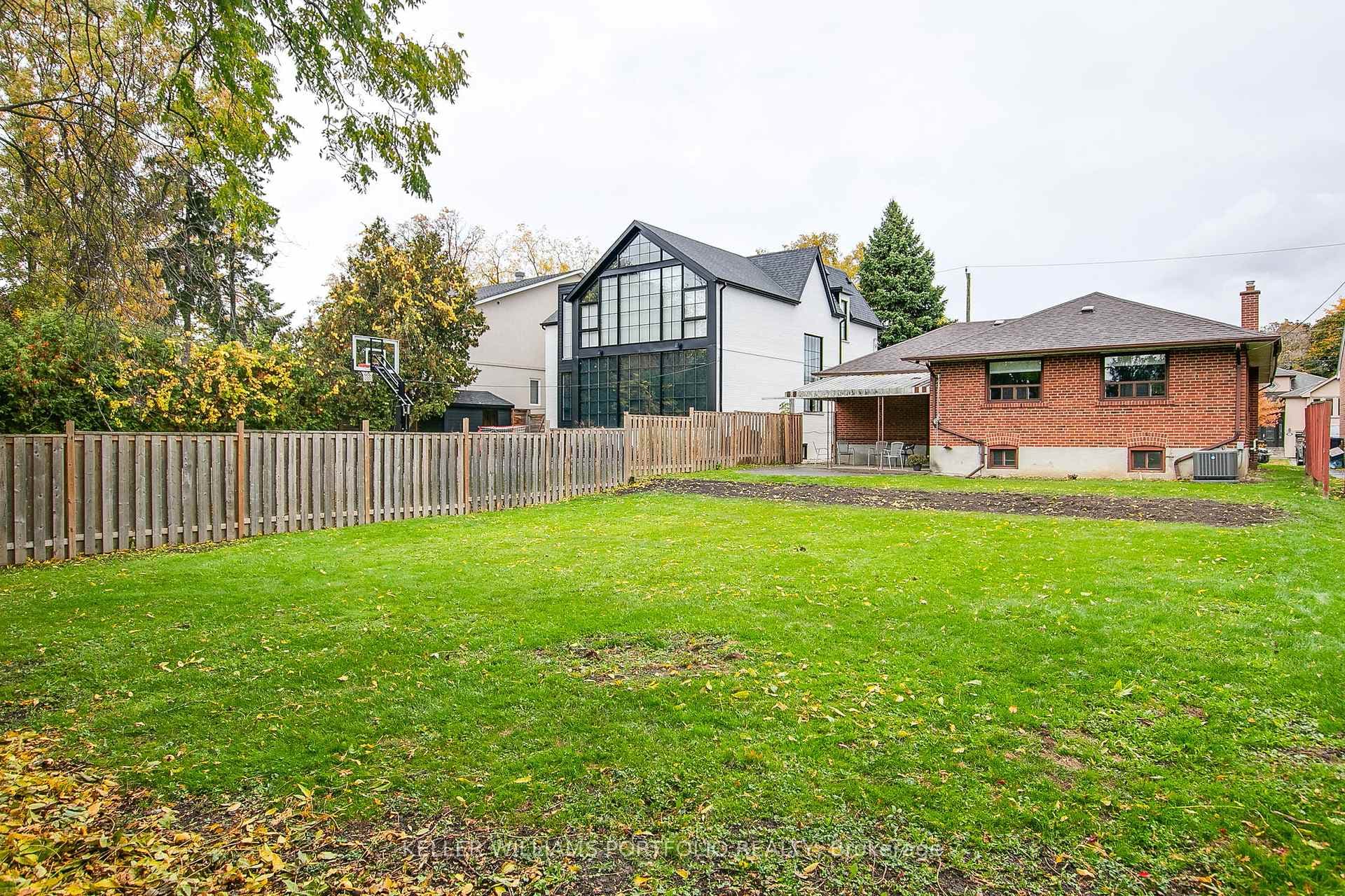 106 Botfield Avenue photo 31