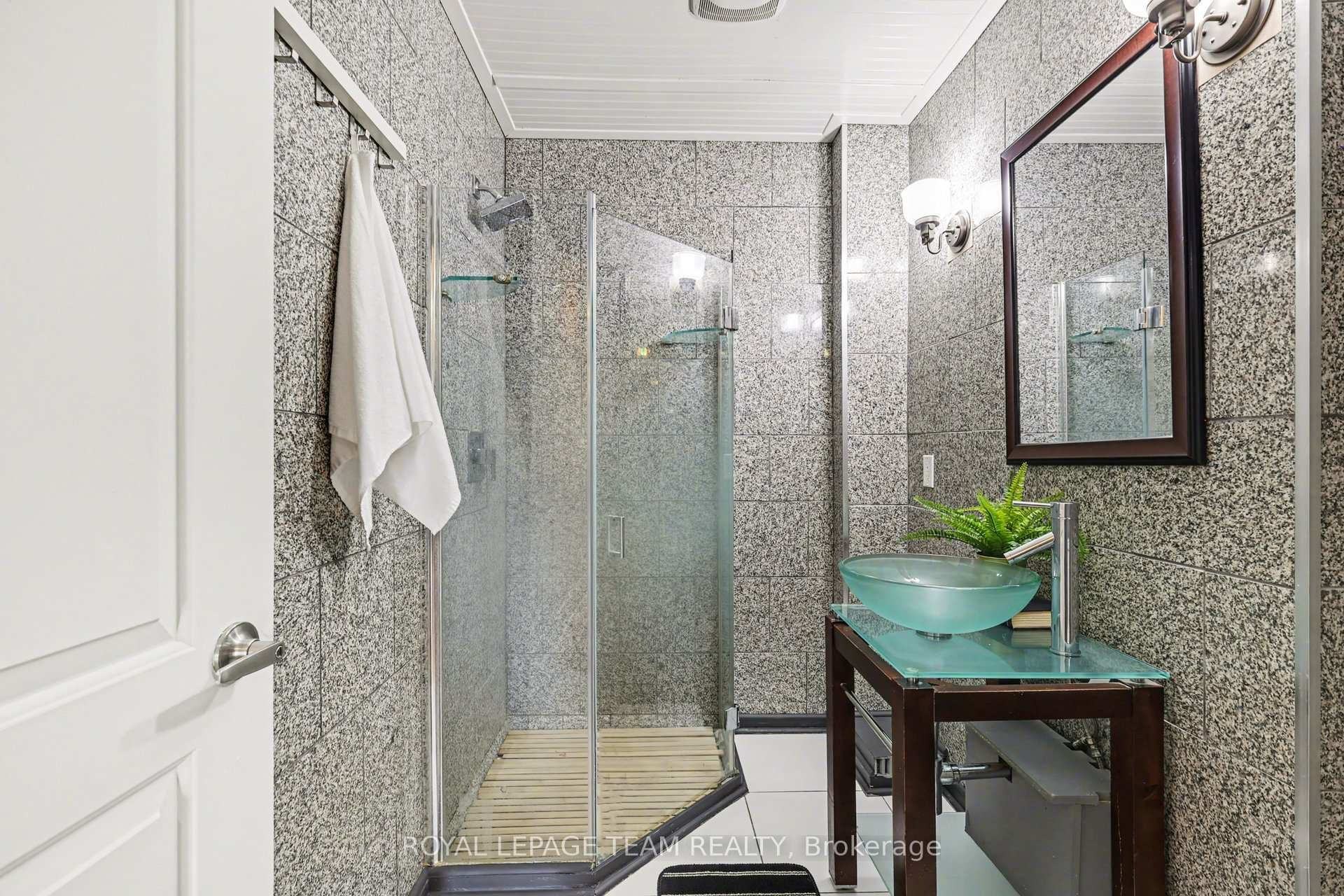 236 Emond Street photo 24