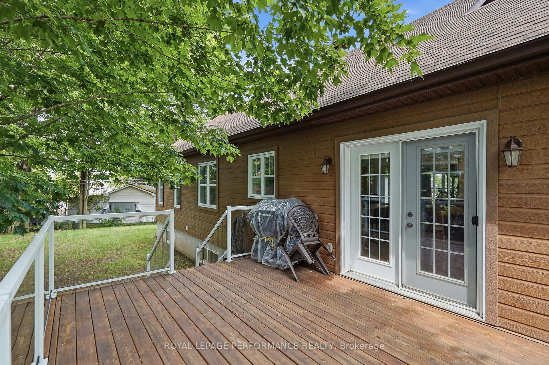 992 Ghislain Street photo 26