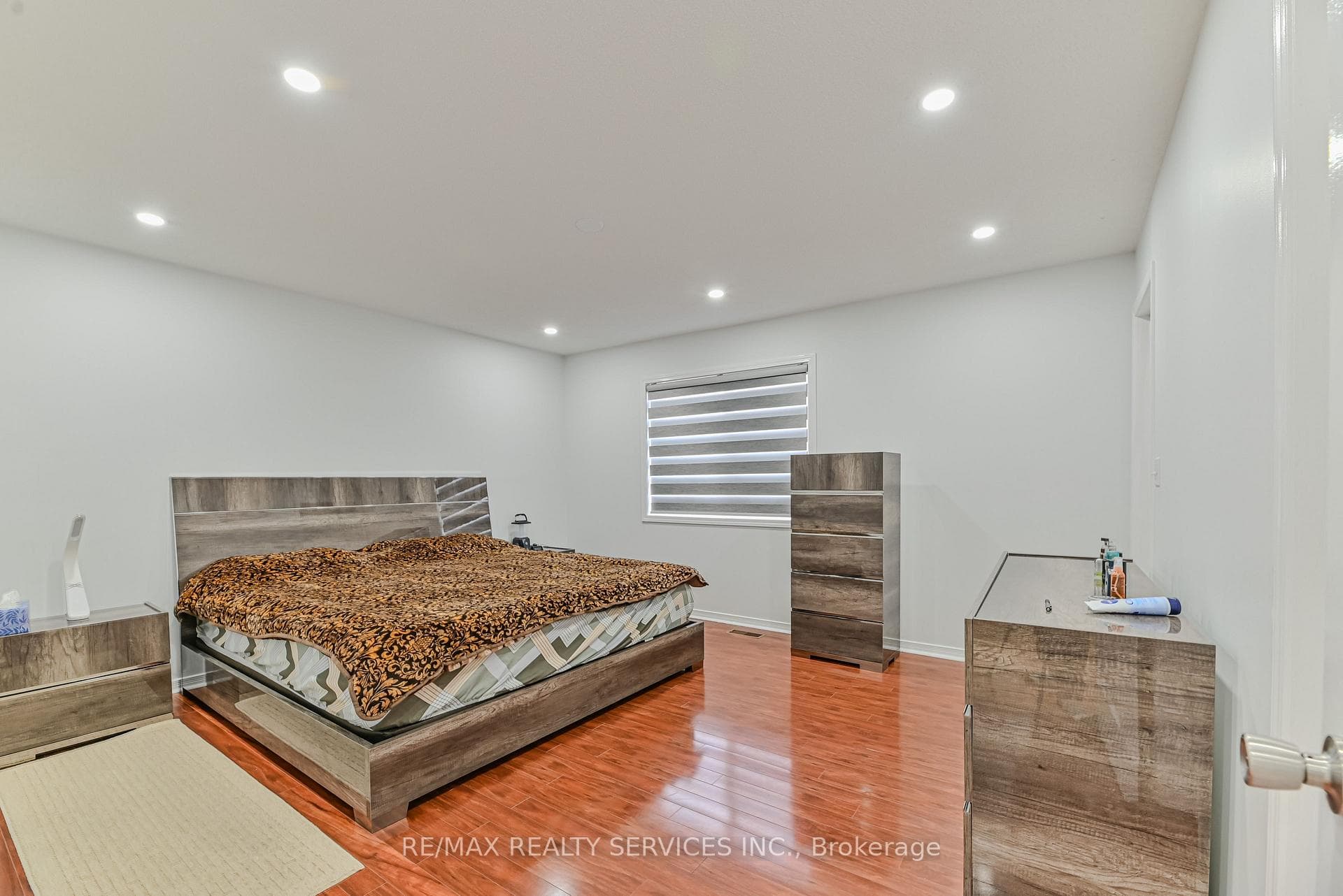 175 Toba Crescent photo 28