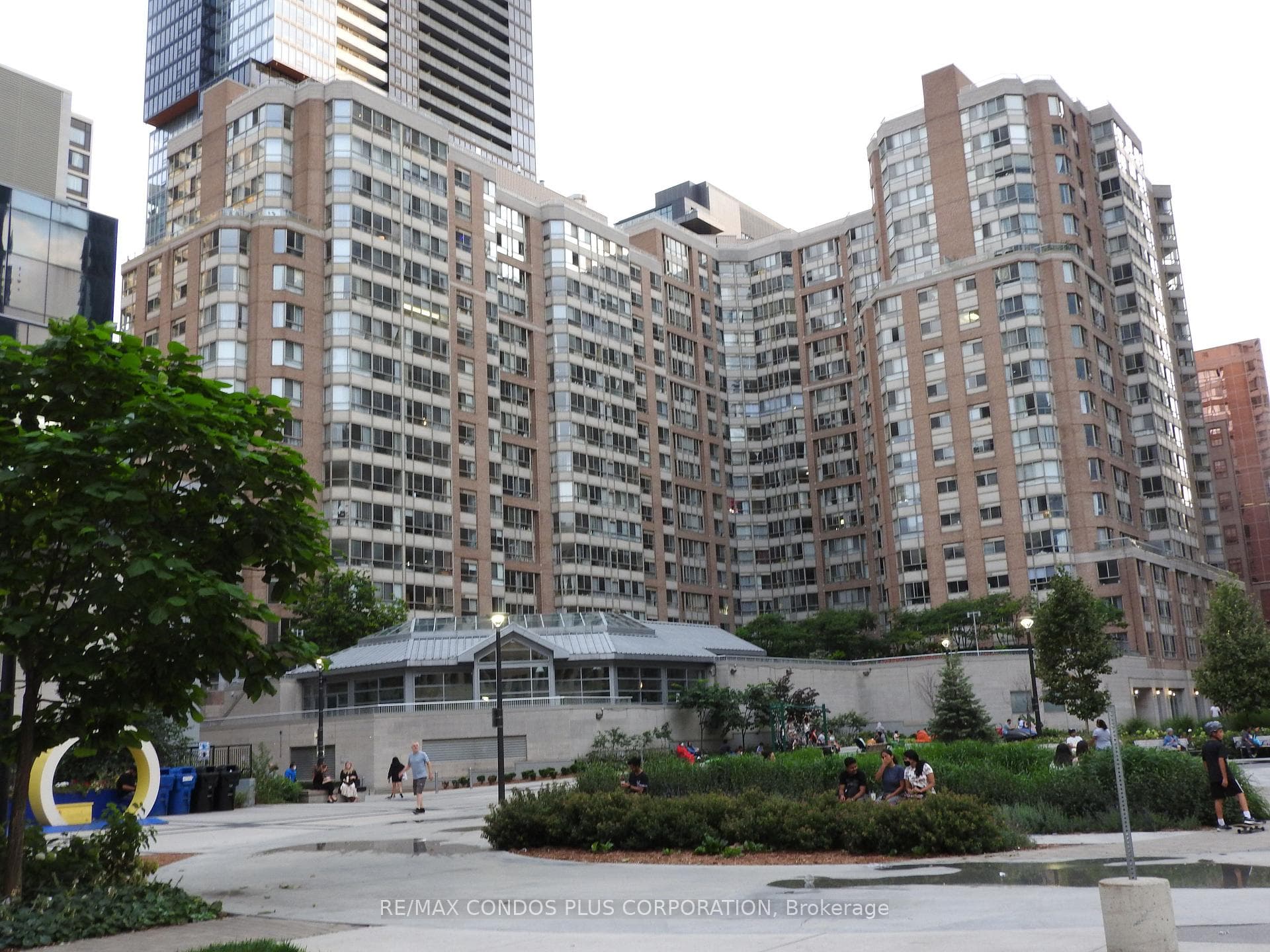 711 Bay Street Unit 621 photo 1
