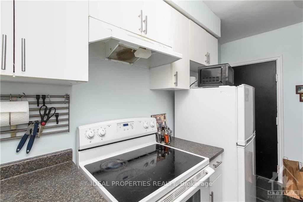 277 BRONSON Avenue Unit 4 photo 6