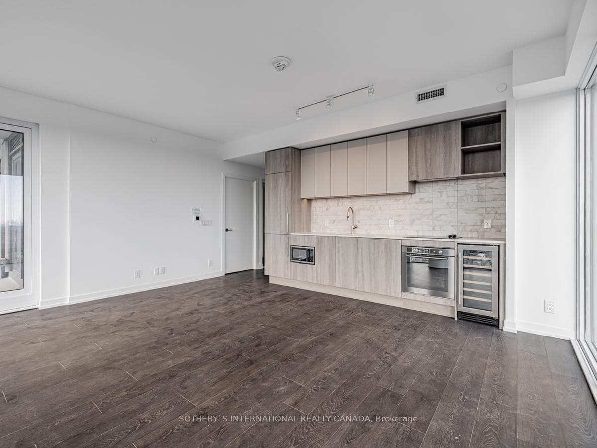 2020 Bathurst Street Unit 1221 photo 16