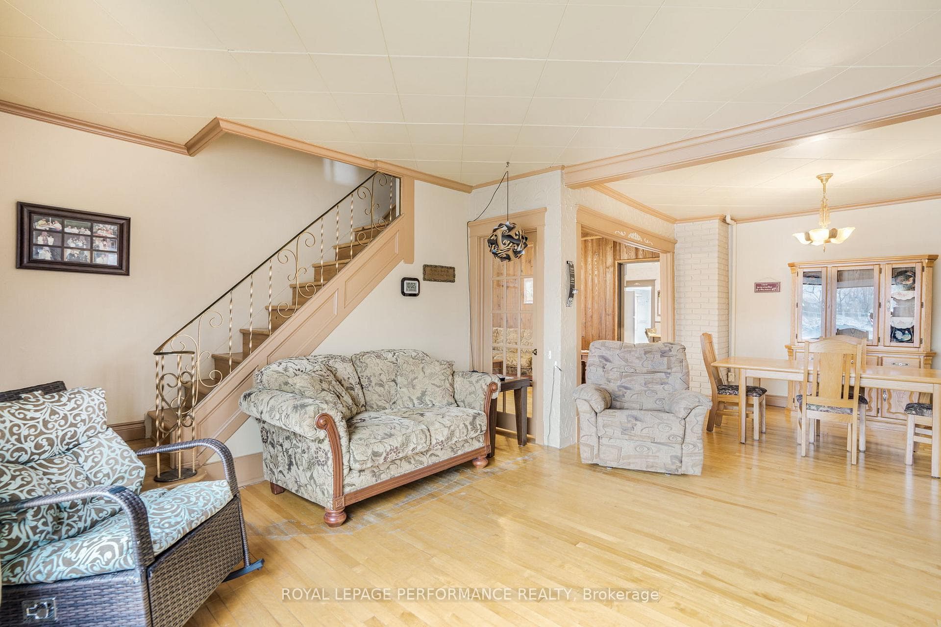 72 Longueuil Street photo 22