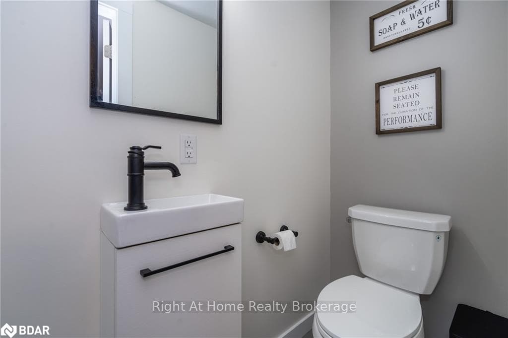 95 JAMES ST E Street photo 24