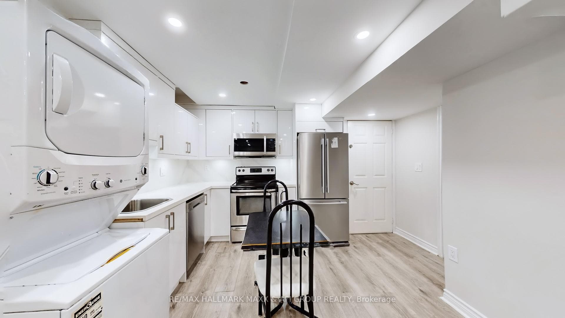 719 Shanahan Boulevard Unit Basement B photo 9