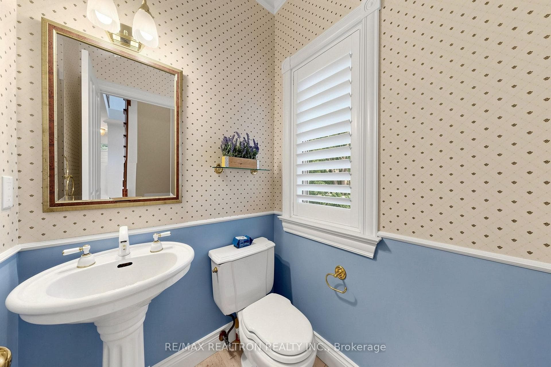 352 Deloraine Avenue photo 15