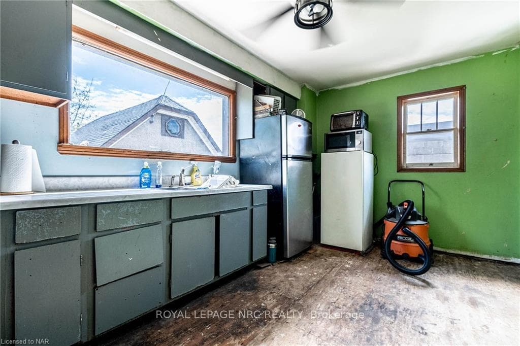 377 Davis Street photo 13