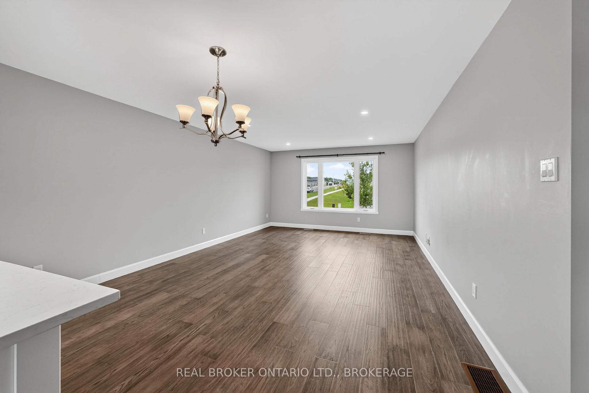 2199 Burke Avenue photo 5