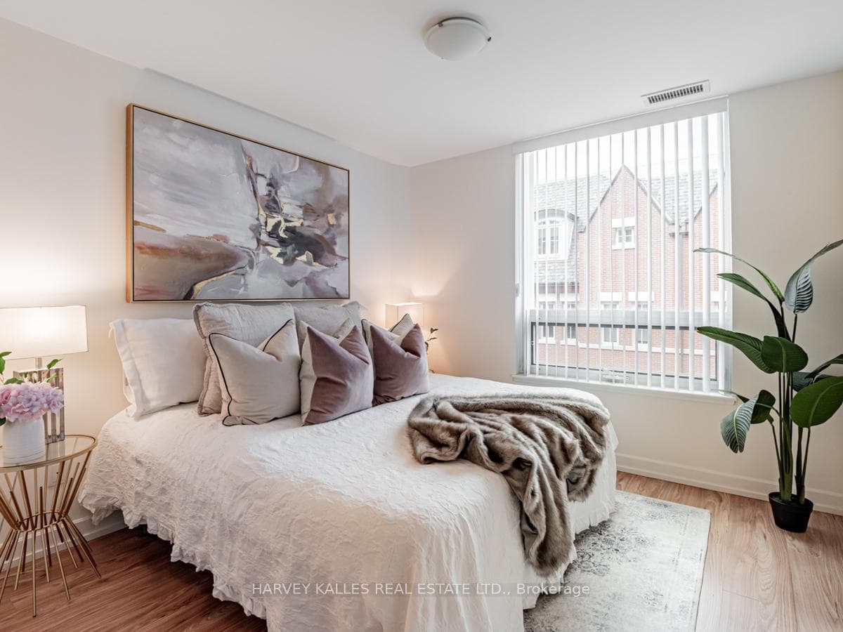 377 Madison Avenue Unit 314 photo 20