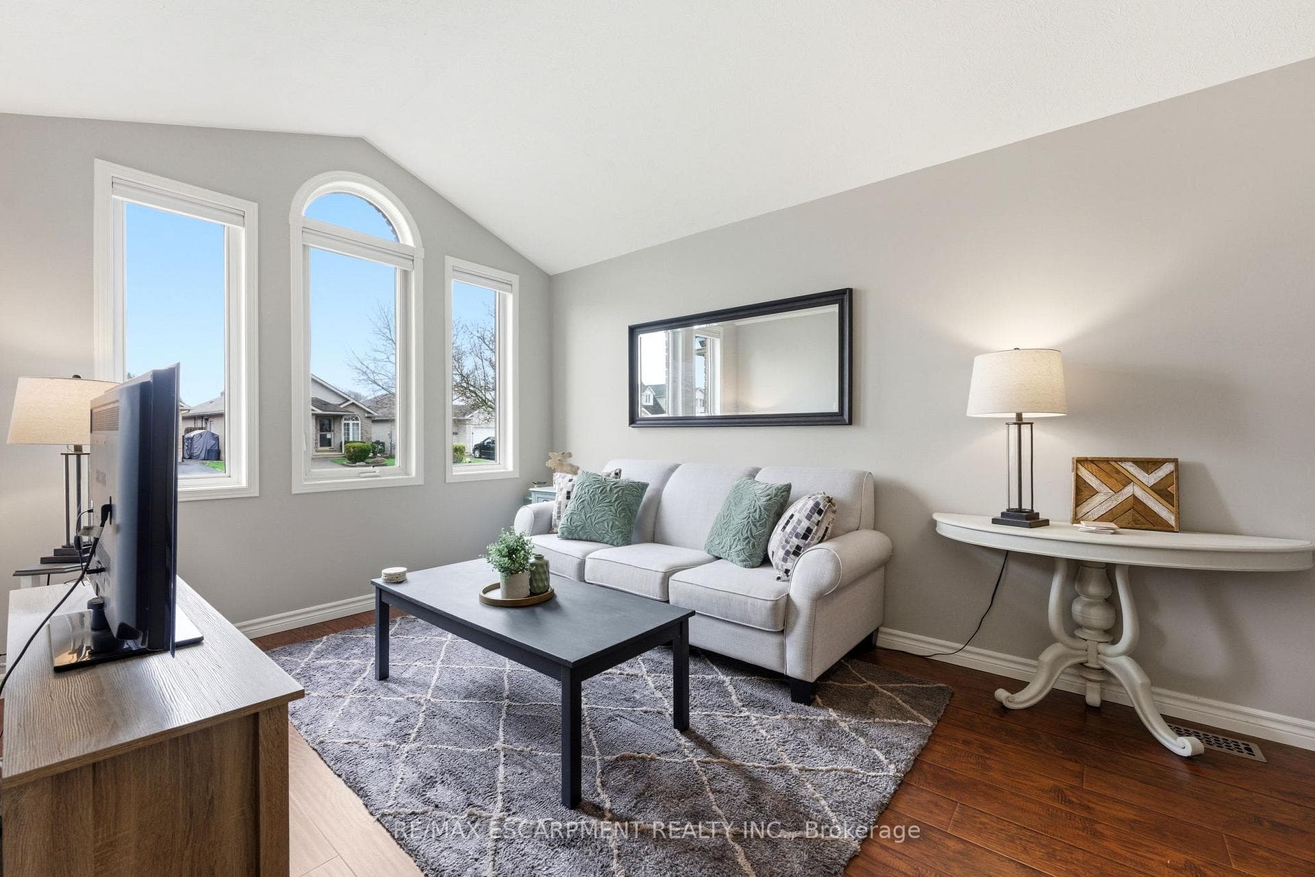 55 Anastasia Crescent photo 3
