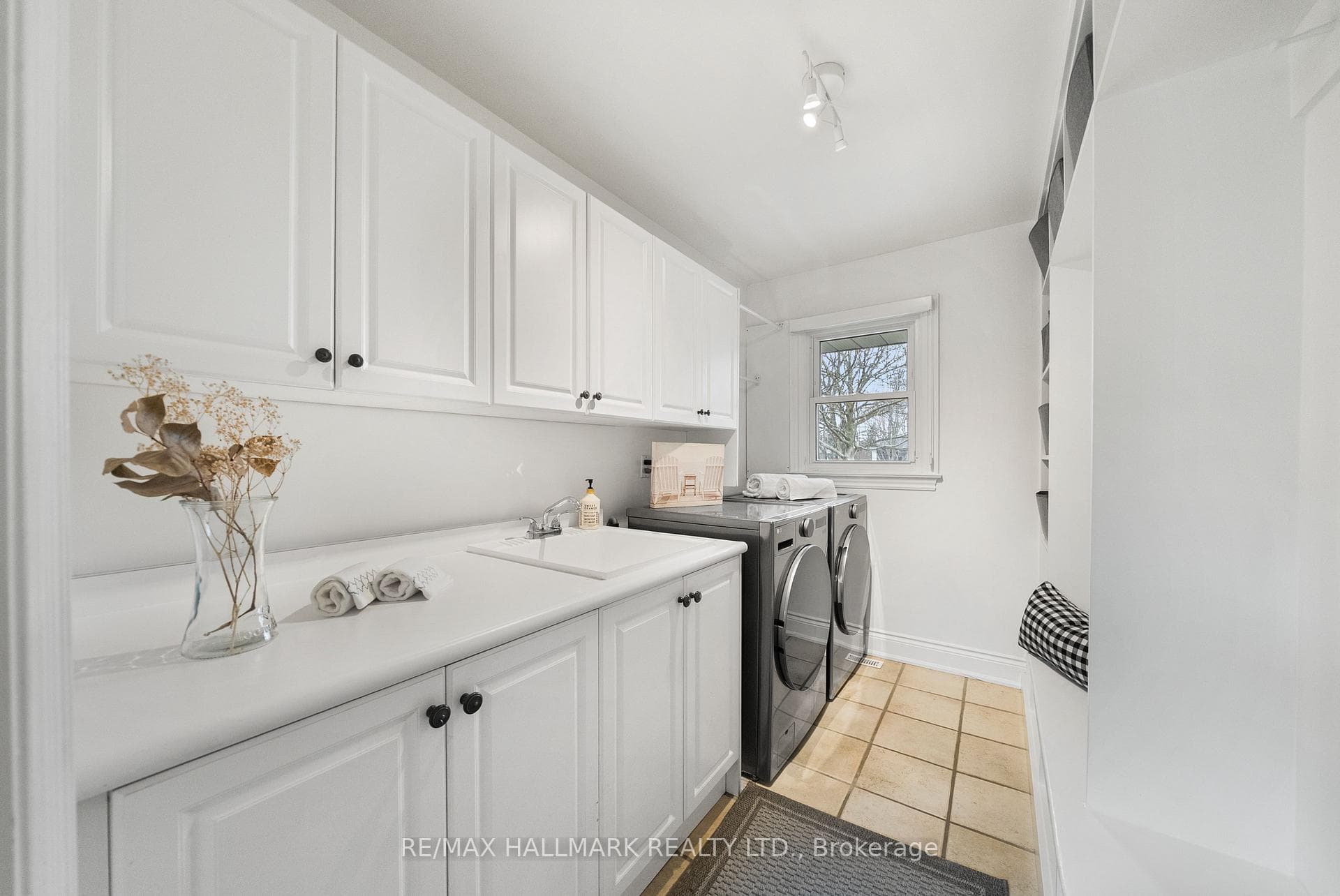 55 Riverside Boulevard photo 34
