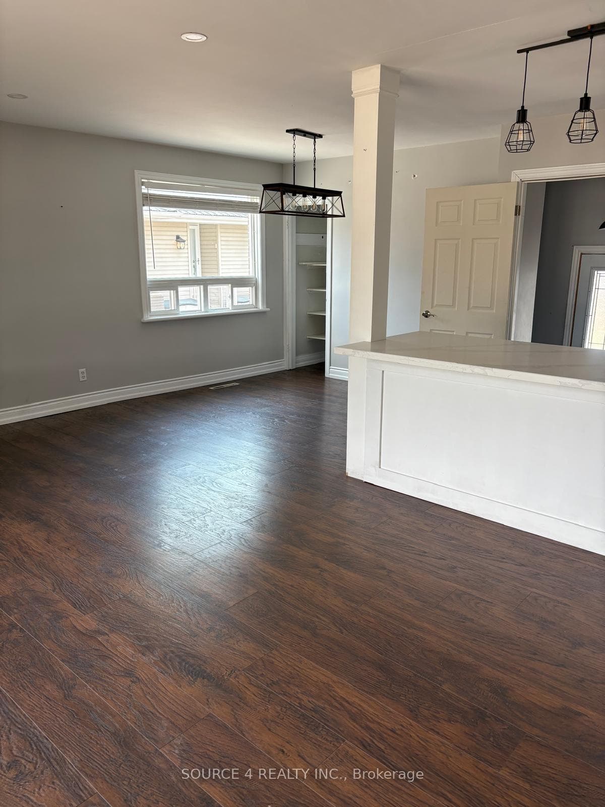 489 Rossland Road photo 3