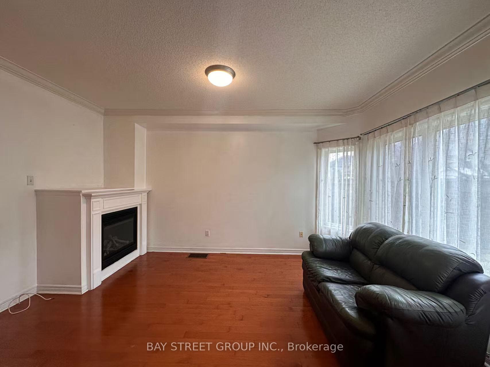 70 Warren Bradley Street photo 7