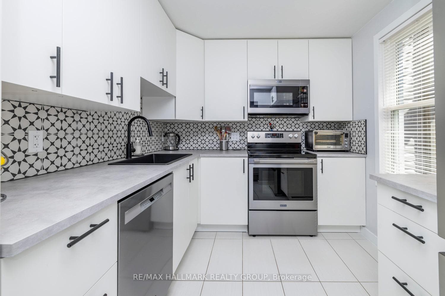 1729 Lamoureux Drive Unit C photo 13