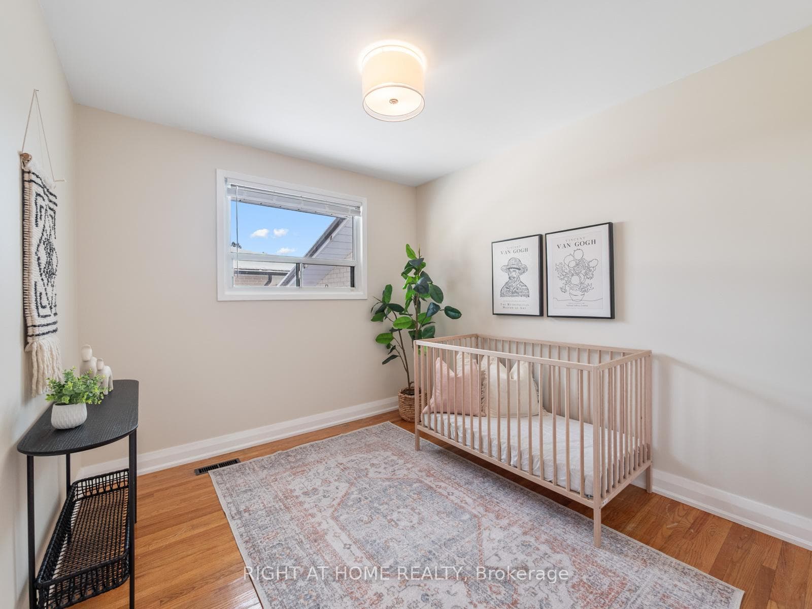 971 Essa Crescent photo 14