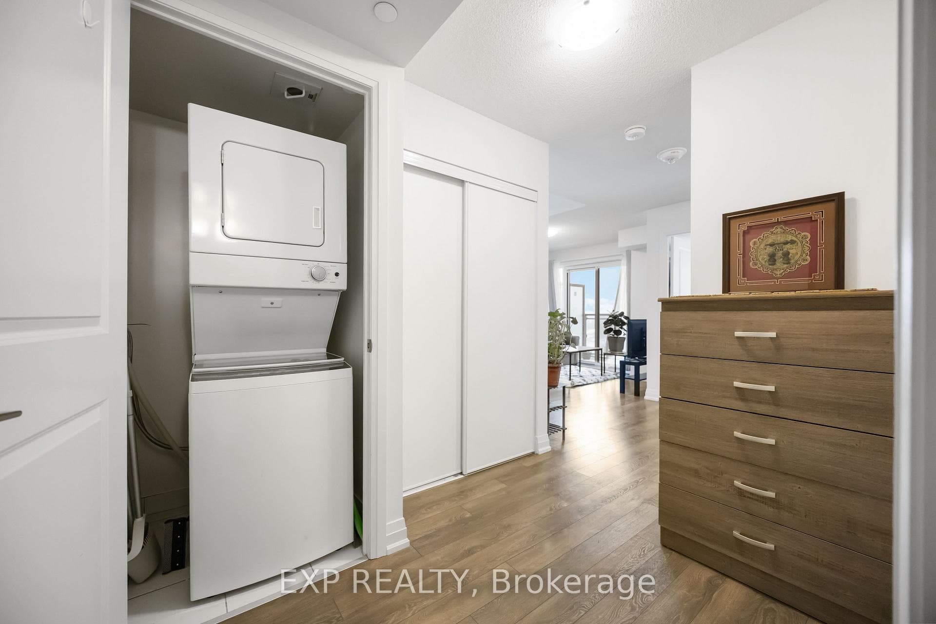 20 Meadowglen Place Unit 629 photo 5