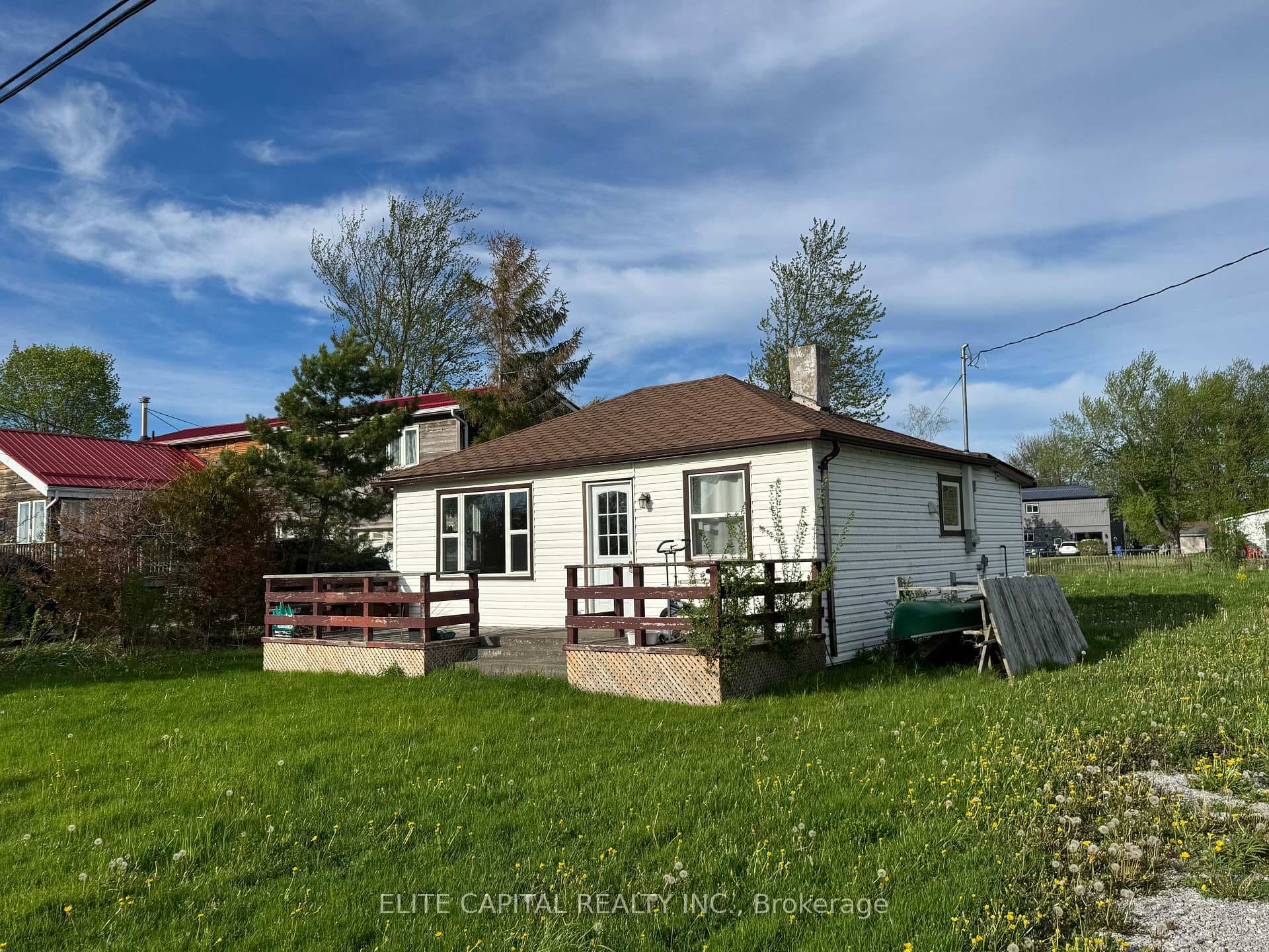 9 Lambrook Drive photo 2