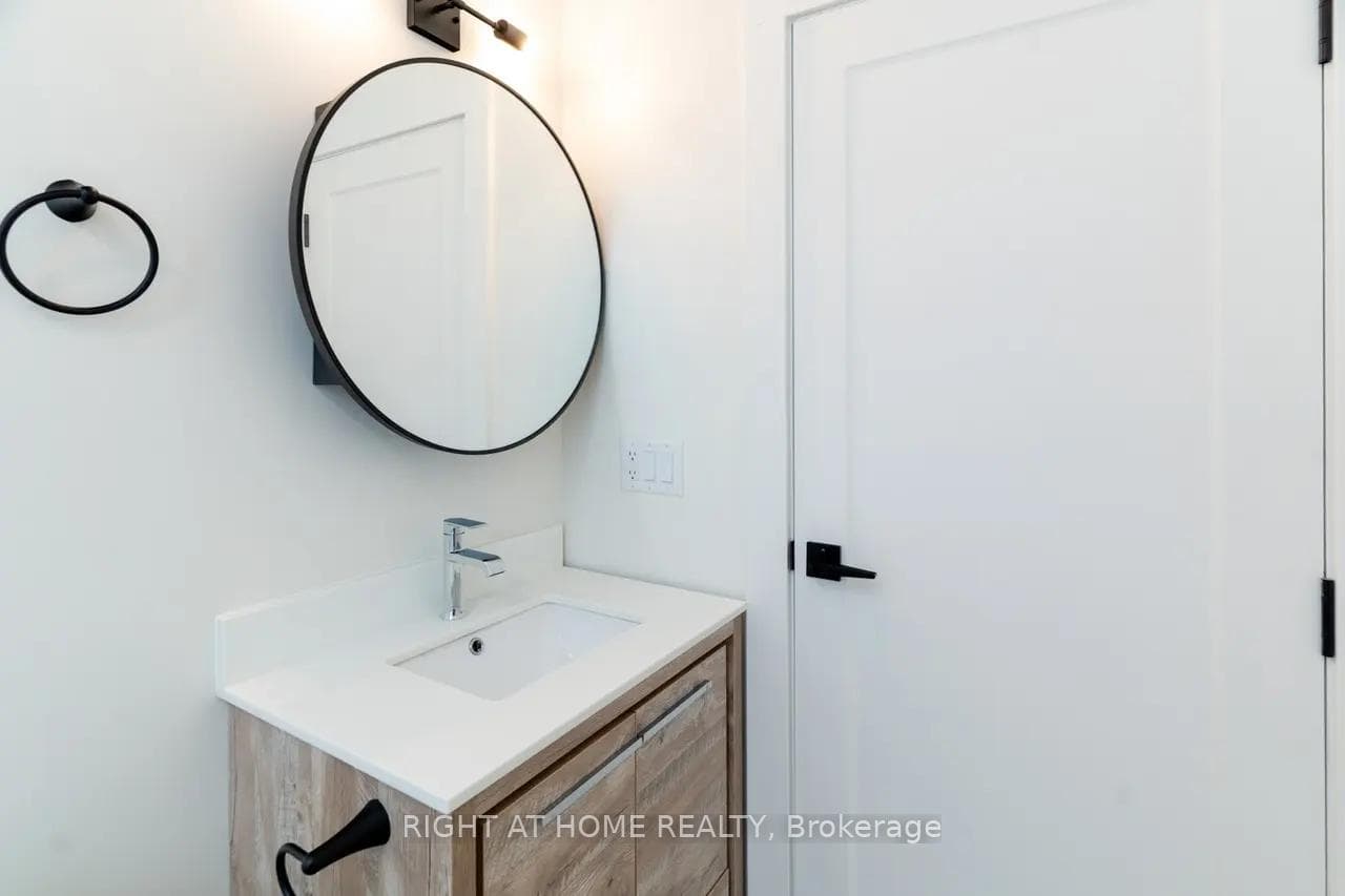 129 Kenilworth Avenue Unit Main photo 13