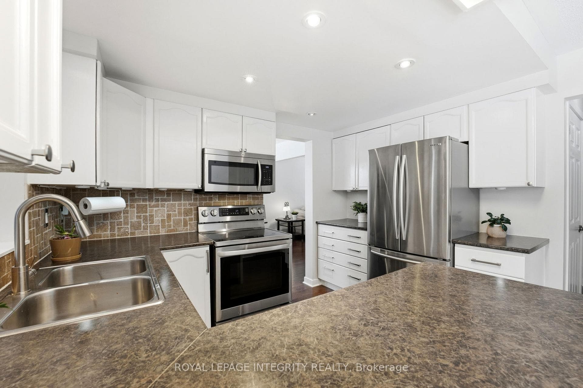 4 Adele Crescent photo 15